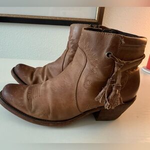Reba by Justin Boots Tan Leather Ankle Booties Size 8